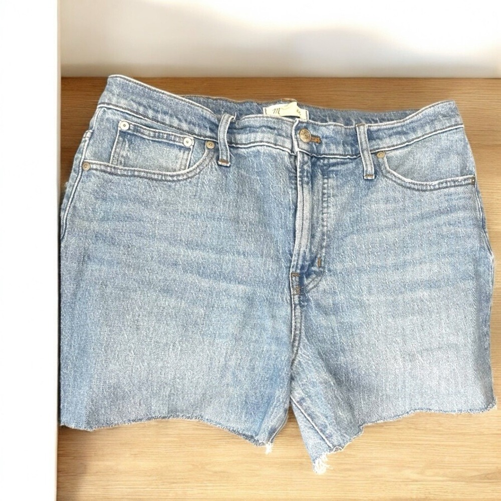 Madewell Size 32 the Perfect vintage cut off denim Jean Shorts‎
